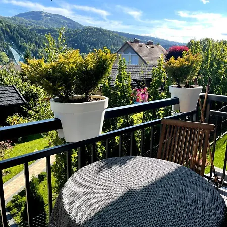 Jenny: Ski, Bike & Mountain Views Apartment