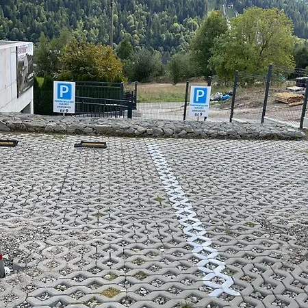 Jenny: Ski, Bike & Mountain Views